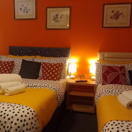 Ideal Home & Cottage Inviting 4 Bedroom Apartments Walsall Dış mekan fotoğraf