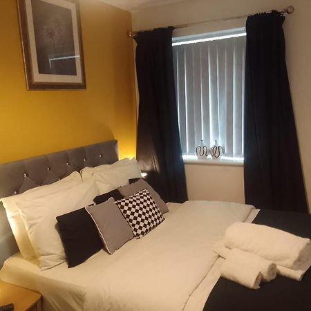 Ideal Home & Cottage Inviting 4 Bedroom Apartments Walsall Dış mekan fotoğraf
