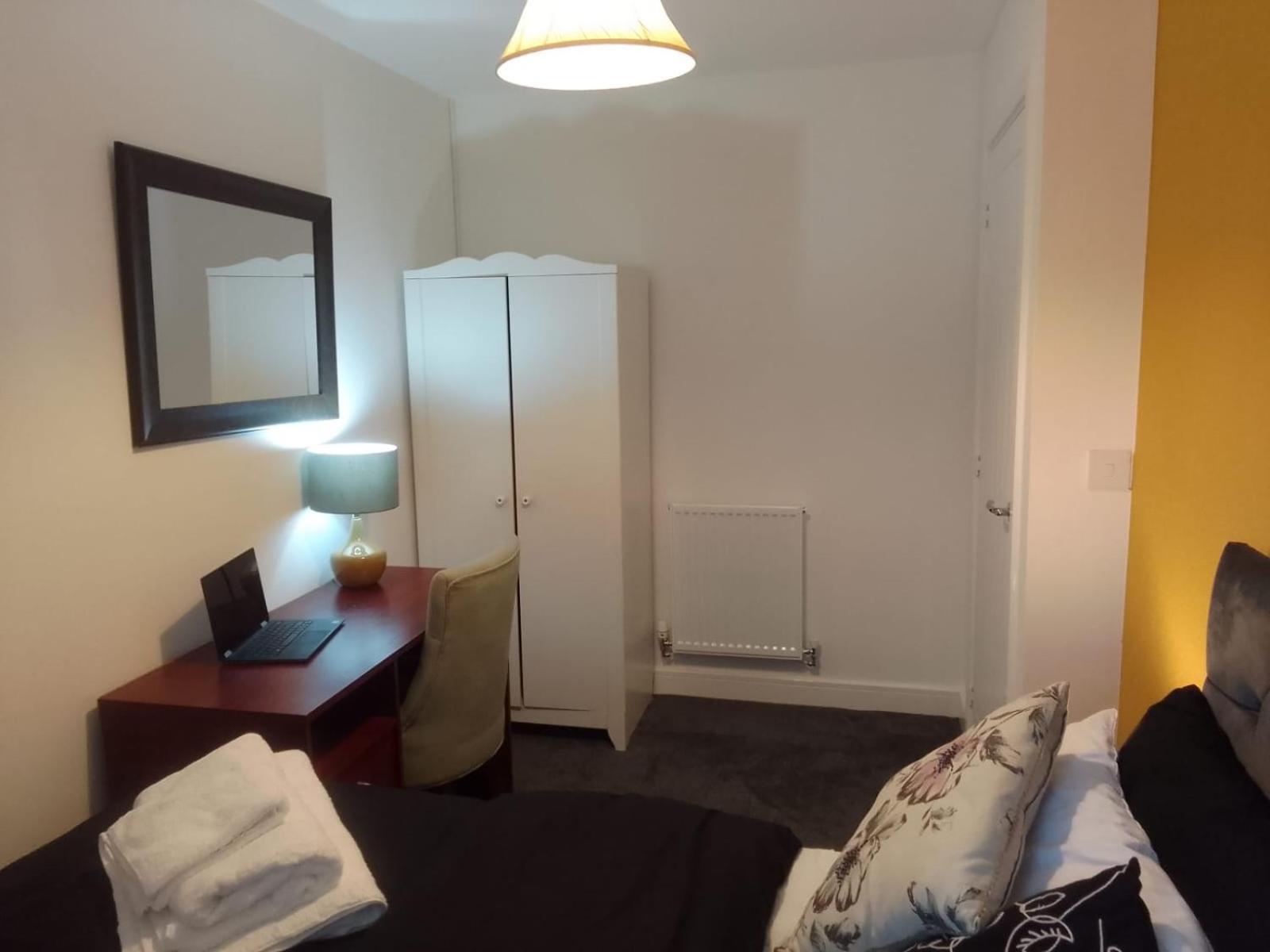 Ideal Home & Cottage Inviting 4 Bedroom Apartments Walsall Dış mekan fotoğraf