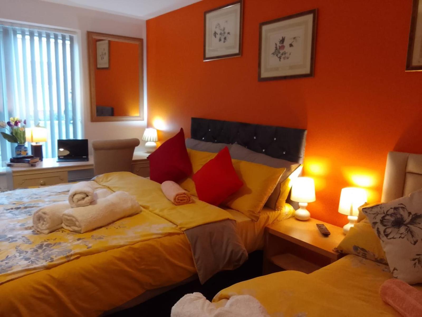 Ideal Home & Cottage Inviting 4 Bedroom Apartments Walsall Dış mekan fotoğraf