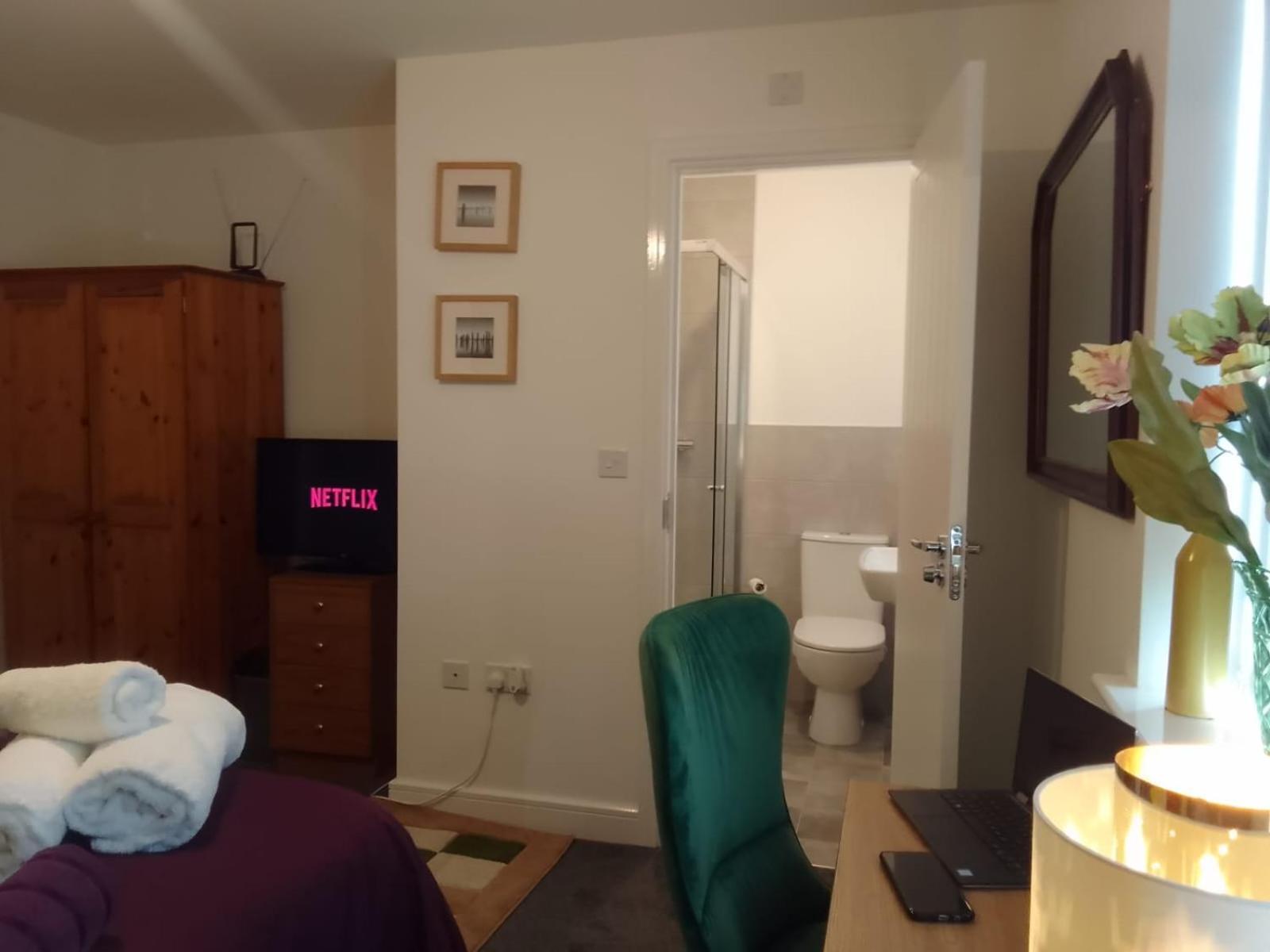 Ideal Home & Cottage Inviting 4 Bedroom Apartments Walsall Dış mekan fotoğraf
