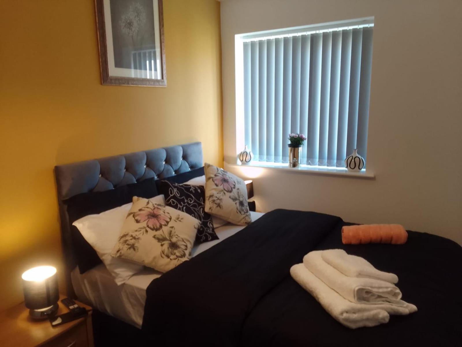 Ideal Home & Cottage Inviting 4 Bedroom Apartments Walsall Dış mekan fotoğraf