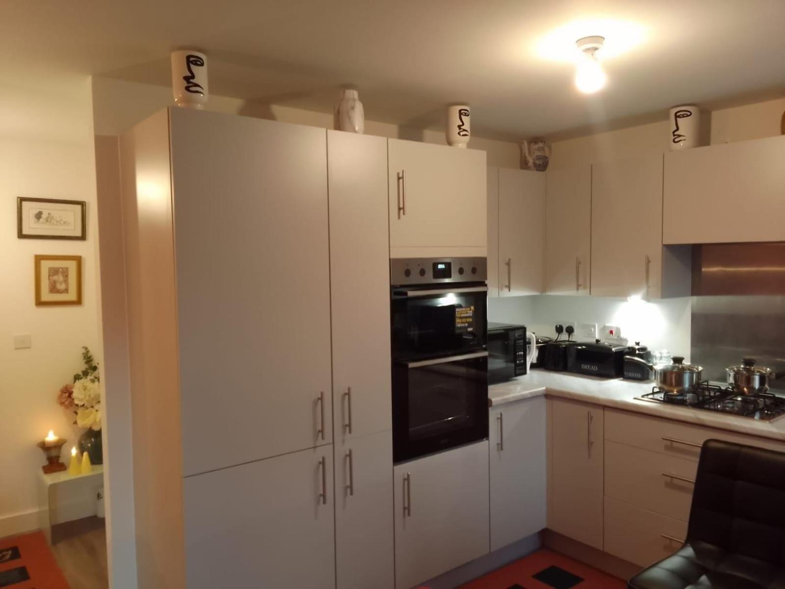 Ideal Home & Cottage Inviting 4 Bedroom Apartments Walsall Dış mekan fotoğraf