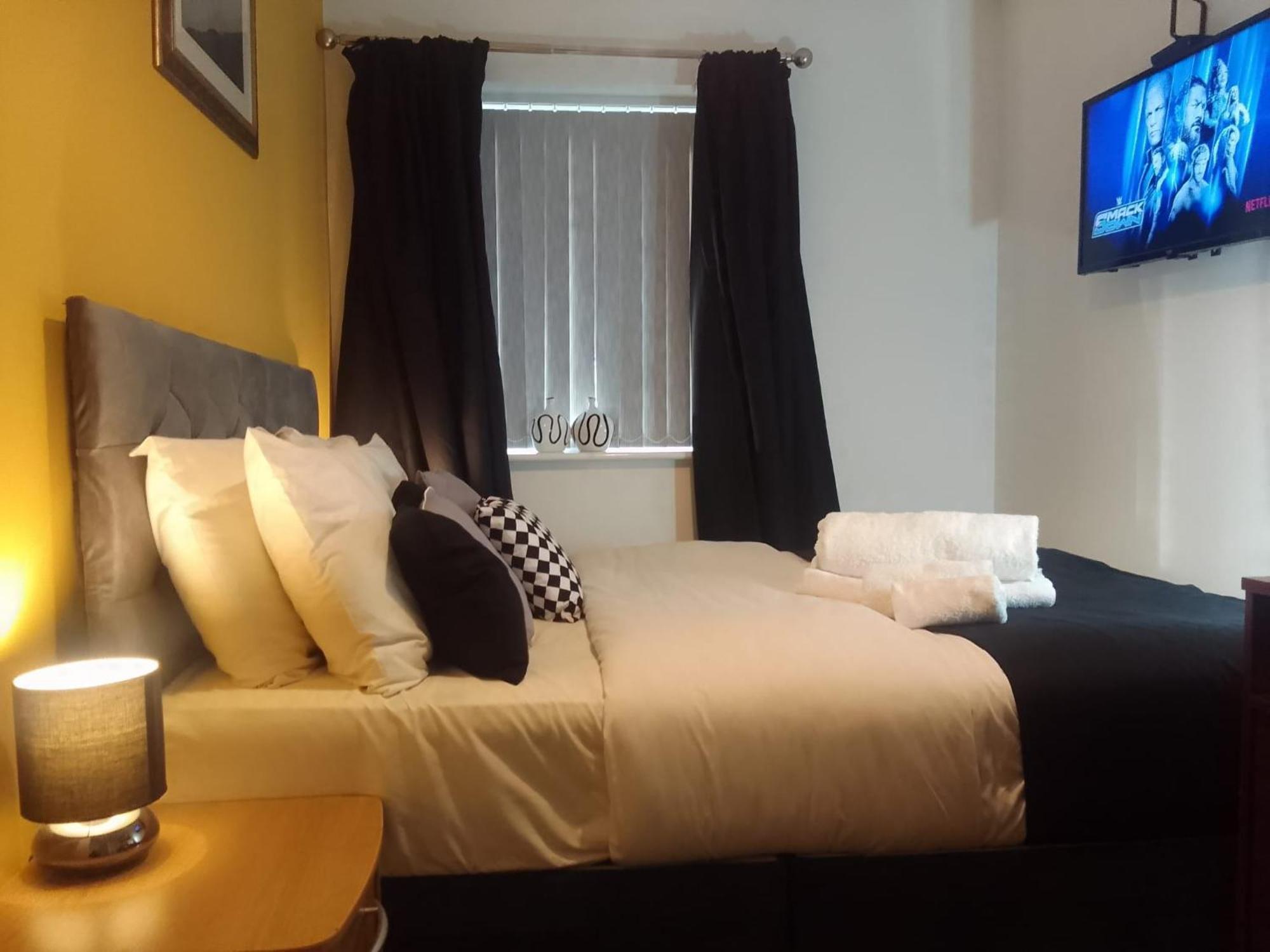 Ideal Home & Cottage Inviting 4 Bedroom Apartments Walsall Dış mekan fotoğraf