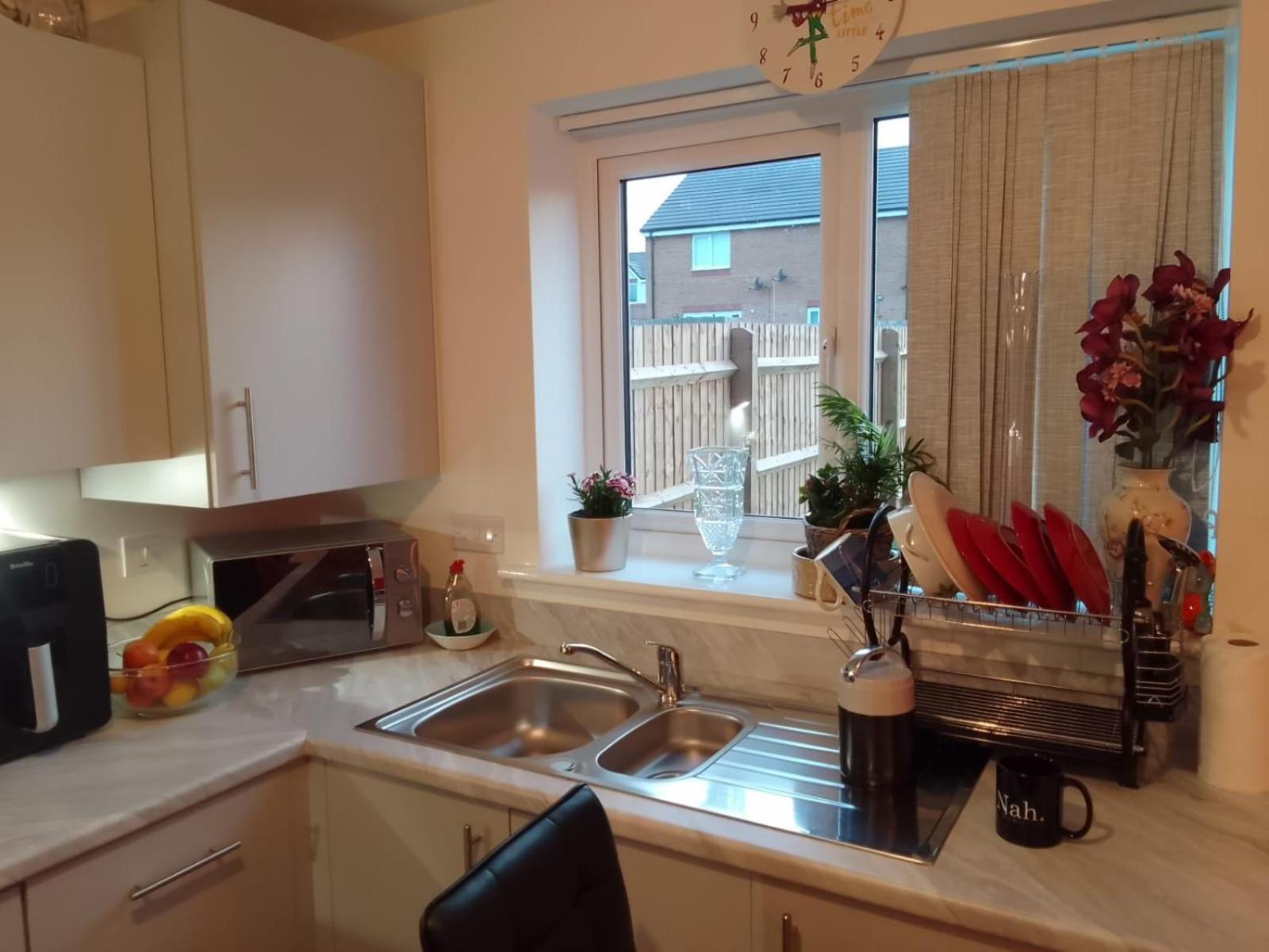 Ideal Home & Cottage Inviting 4 Bedroom Apartments Walsall Dış mekan fotoğraf