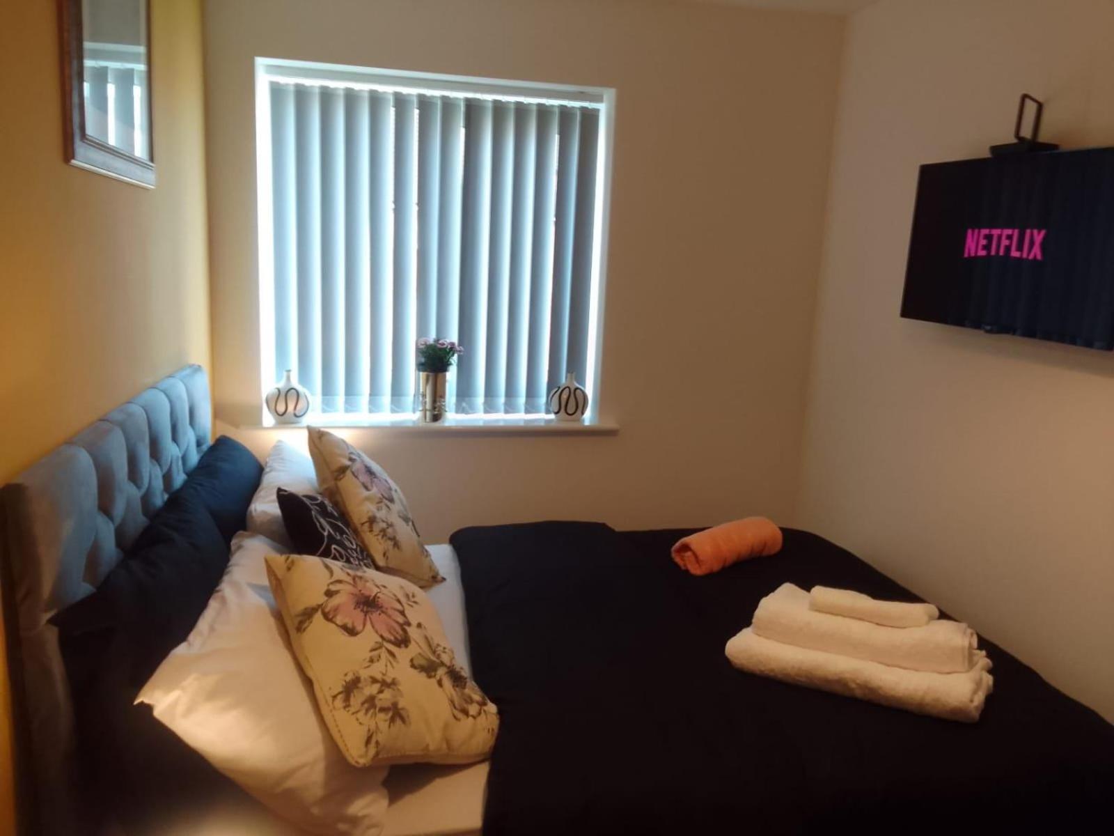 Ideal Home & Cottage Inviting 4 Bedroom Apartments Walsall Dış mekan fotoğraf