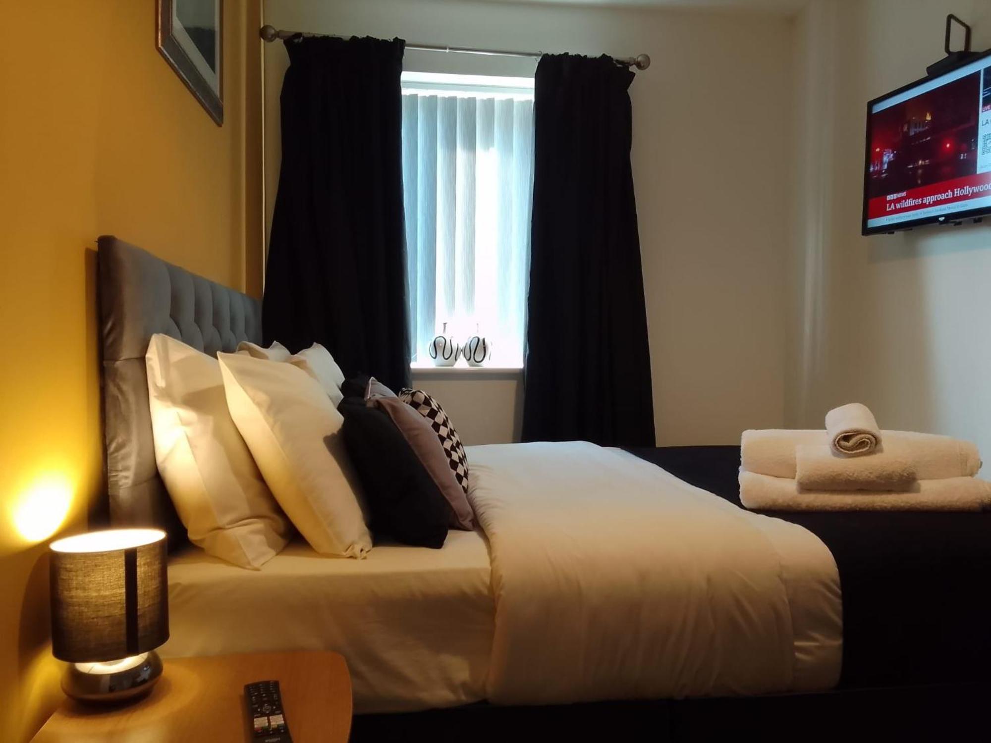 Ideal Home & Cottage Inviting 4 Bedroom Apartments Walsall Dış mekan fotoğraf