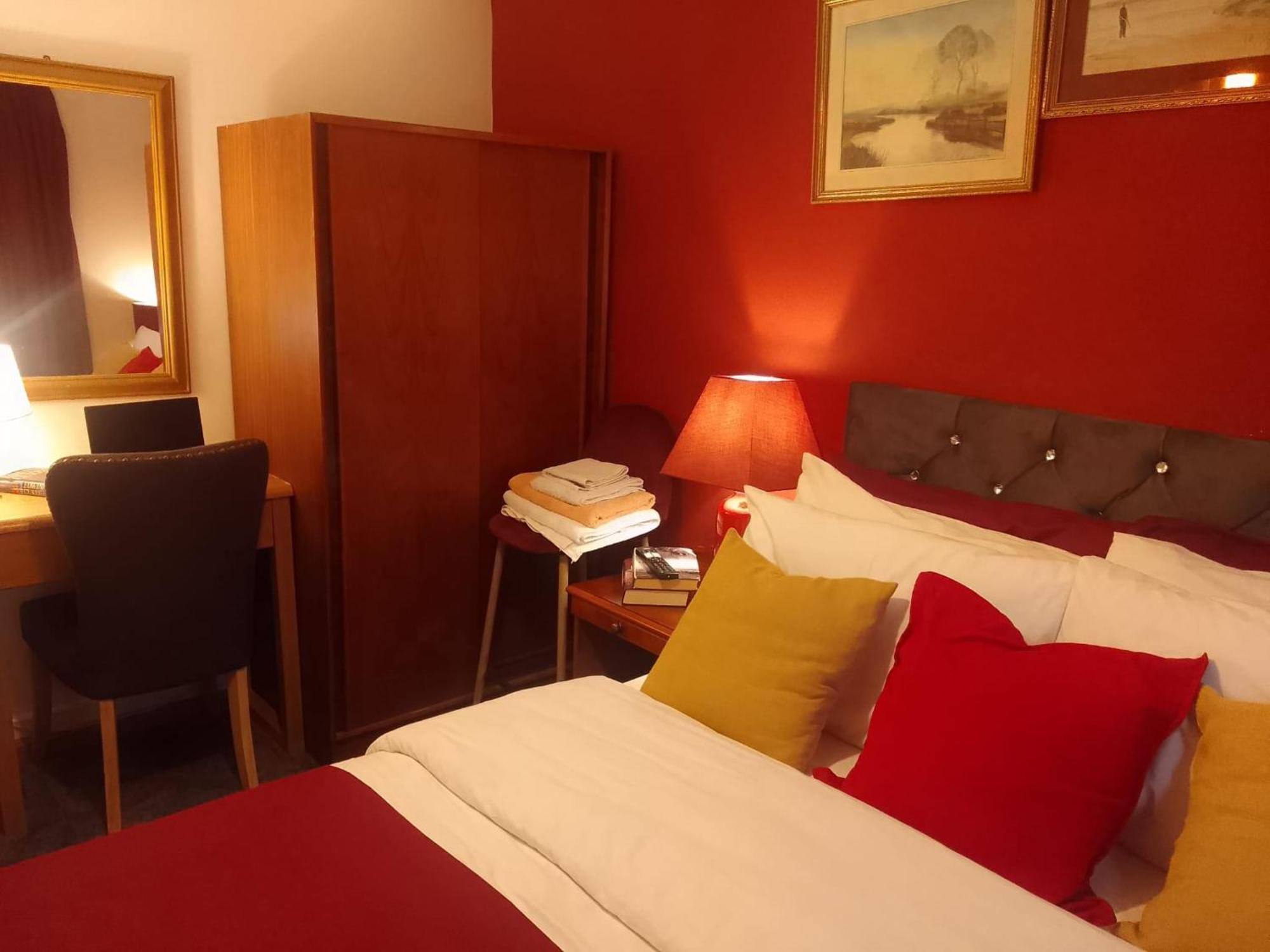 Ideal Home & Cottage Inviting 4 Bedroom Apartments Walsall Dış mekan fotoğraf